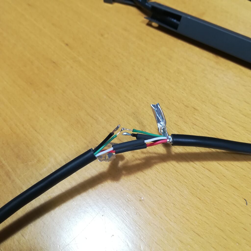 USB-Kabel beim Verlöten