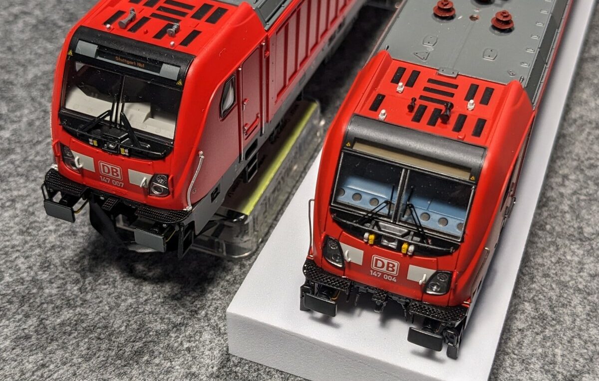 2 x Baureihe 147 von vorne, rechts ACME und links Brawa