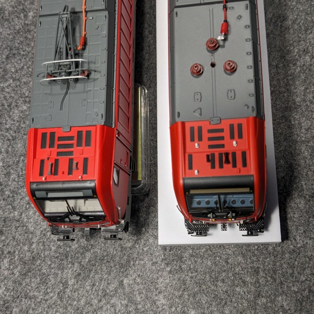 2 x Baureihe 147 von oben, rechts ACME und links Brawa